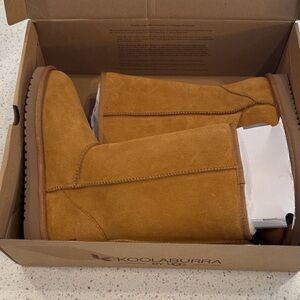 NWT Koolaburra by Ugg Tall Chestnut Boots